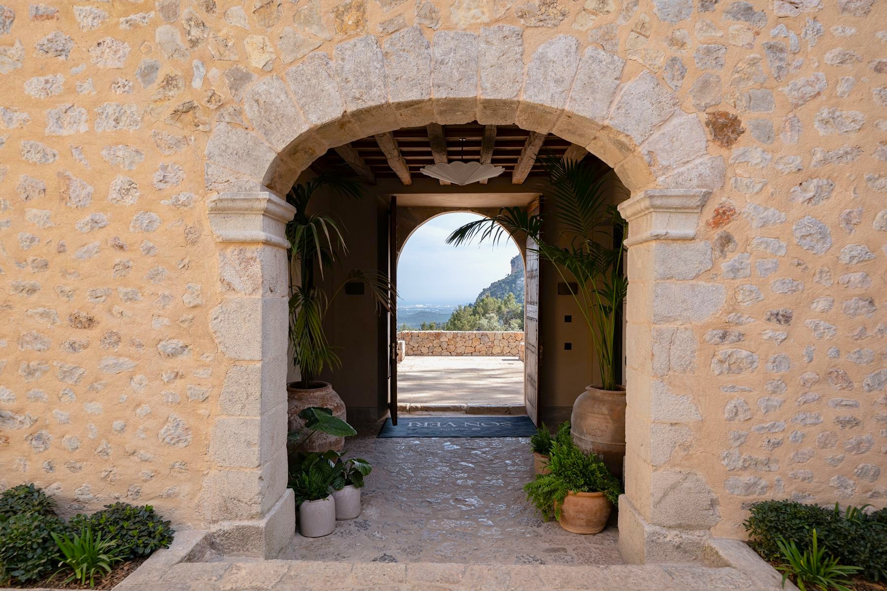 Entrance with view of the sea at Son Veri, Mallorca