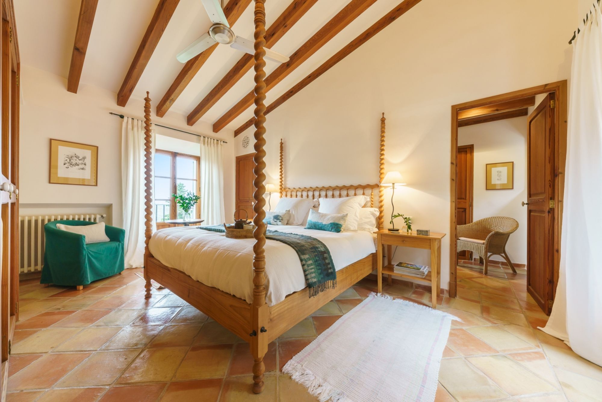 Double bedroom with four poster bed at Villa Casa Encantata