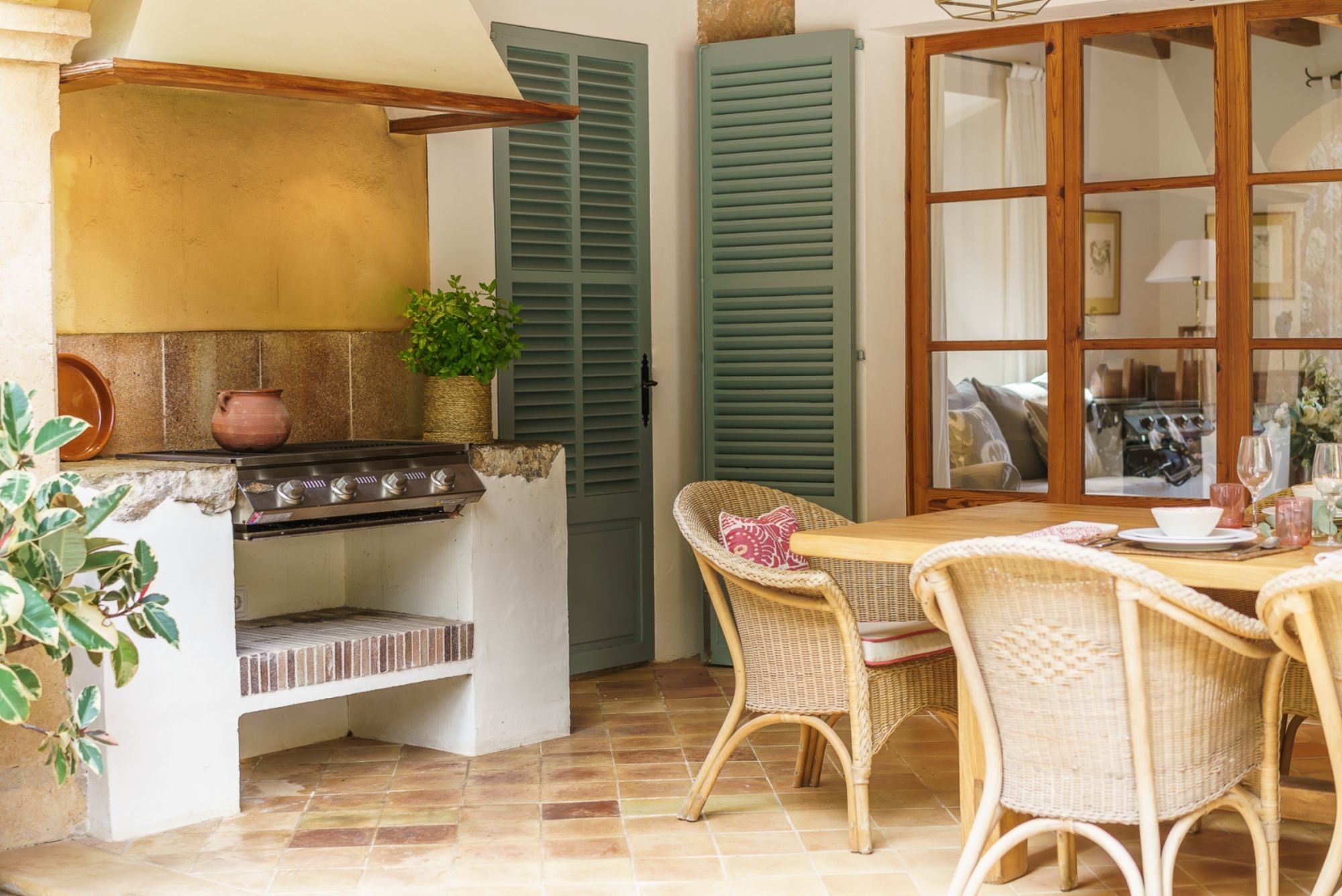 BBQ and dining area at Villa Casa Encantata
