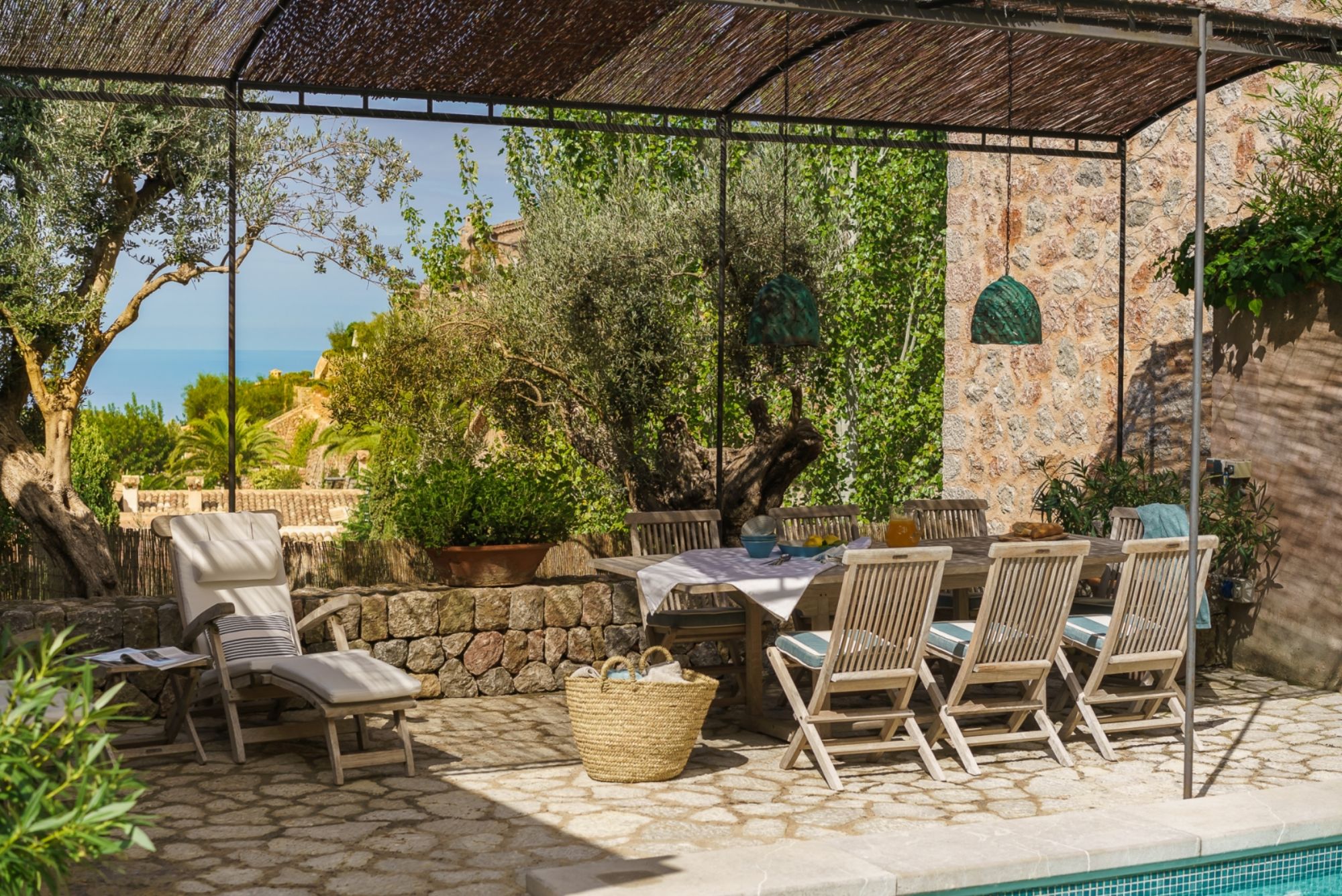 Outdoor dining area at Villa Casa Encantata