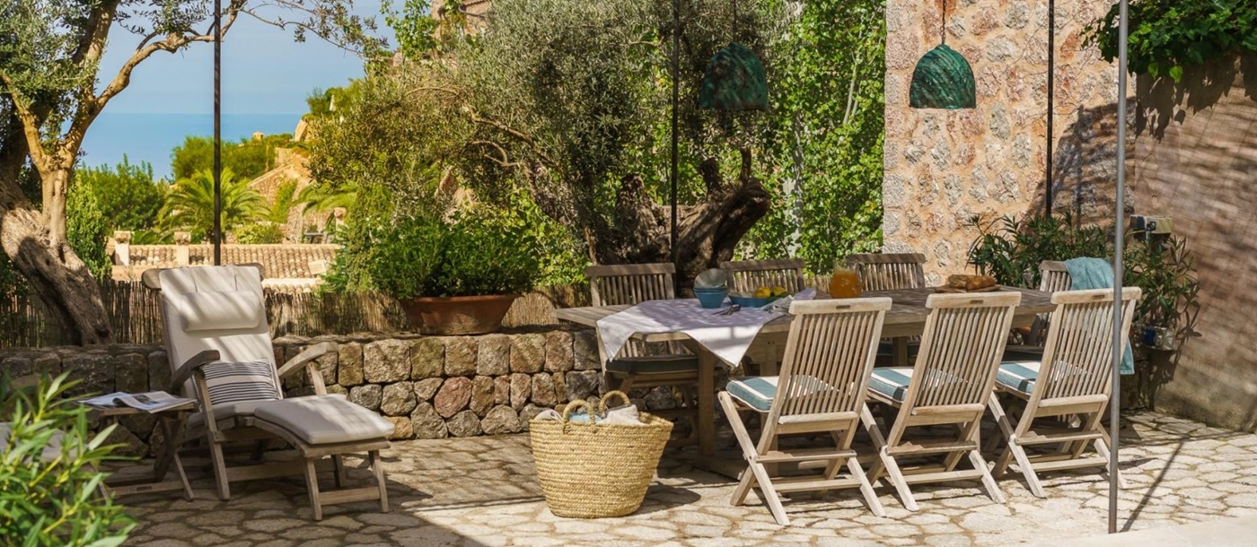 Outdoor dining area at Villa Casa Encantata
