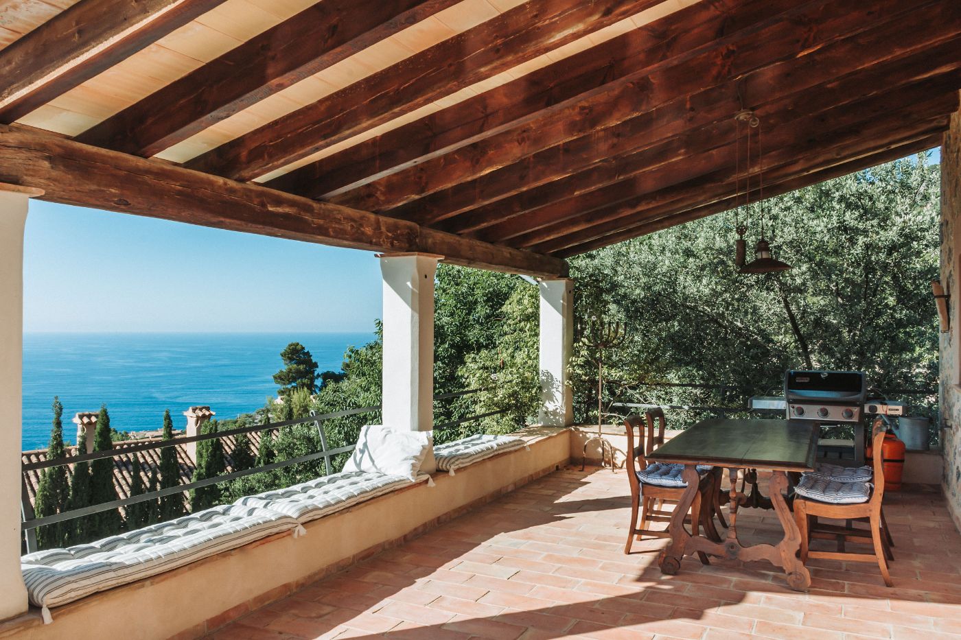 Terrace with barbecue at Villa Cascada
