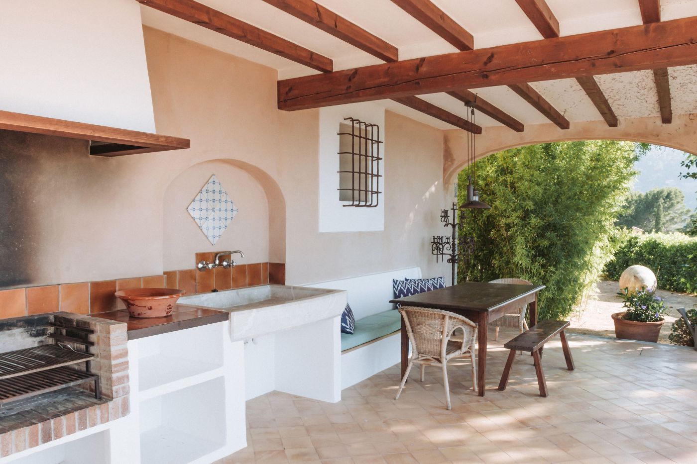 Outdoor dining area at Villa Cascada