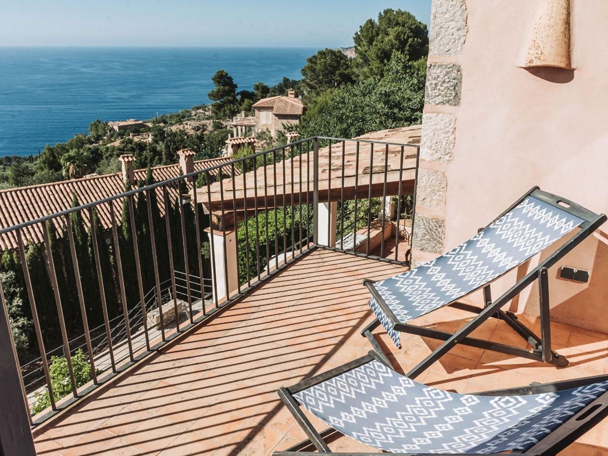 Terrace with seating at Villa Cascada