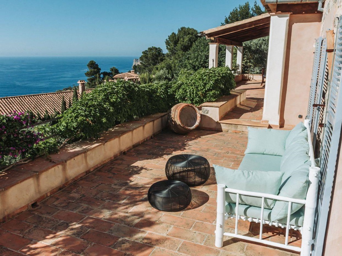 Terrace with seating at Villa Cascada