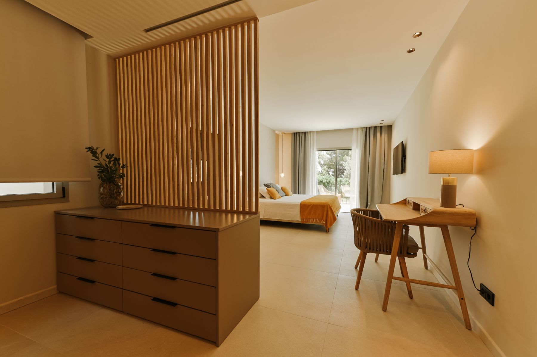 Bedroom with dressing area at Villa Celeste, Mallorca