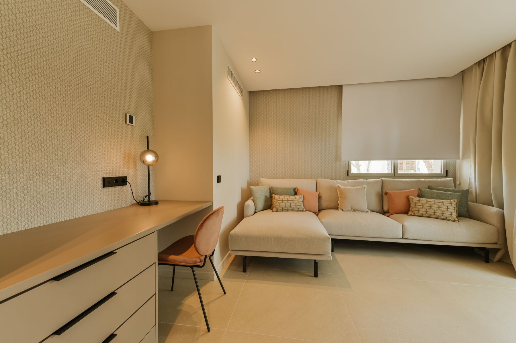 Bedroom with living area at Villa Celeste, Mallorca