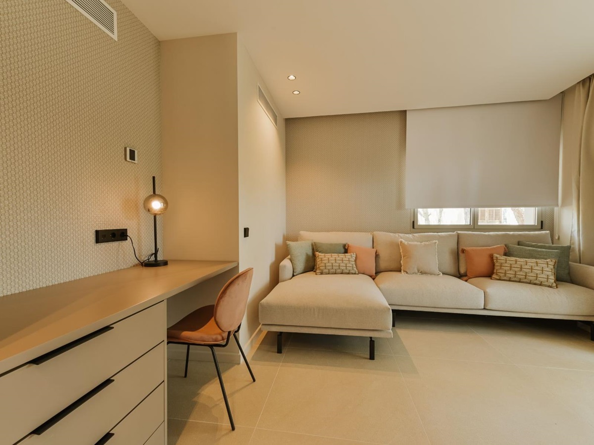 Bedroom with living area at Villa Celeste, Mallorca