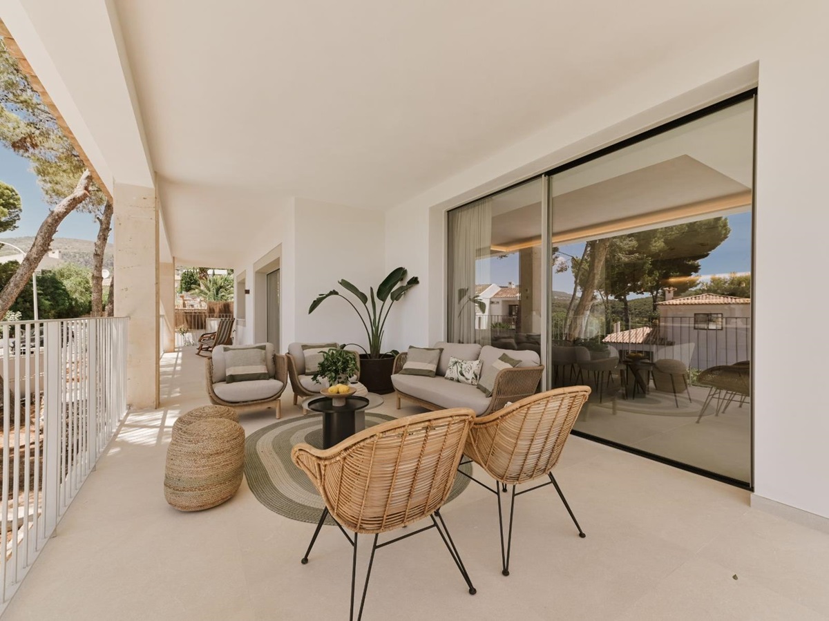Terrace with seating at Villa Celeste, Mallorca