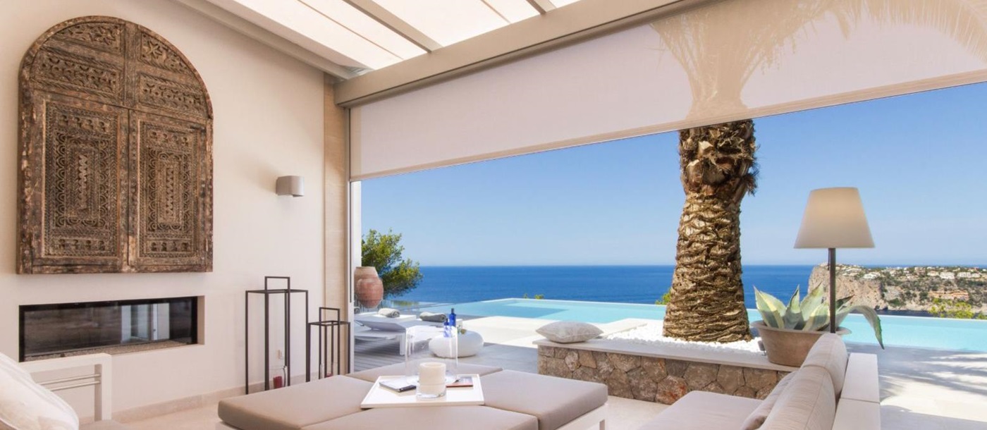 Indoor outdoor living at Villa Escaparate in Mallorca