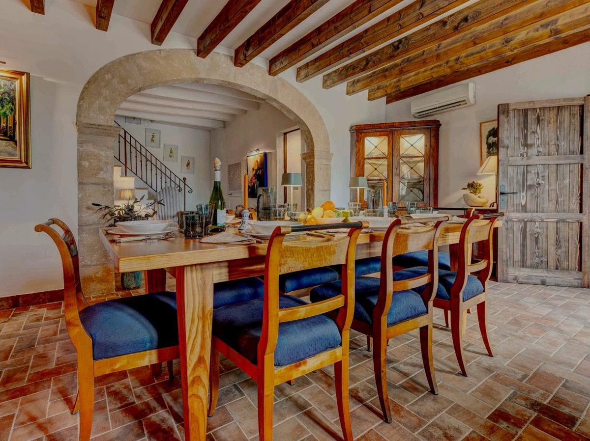 Dining room at Villa Esplendor