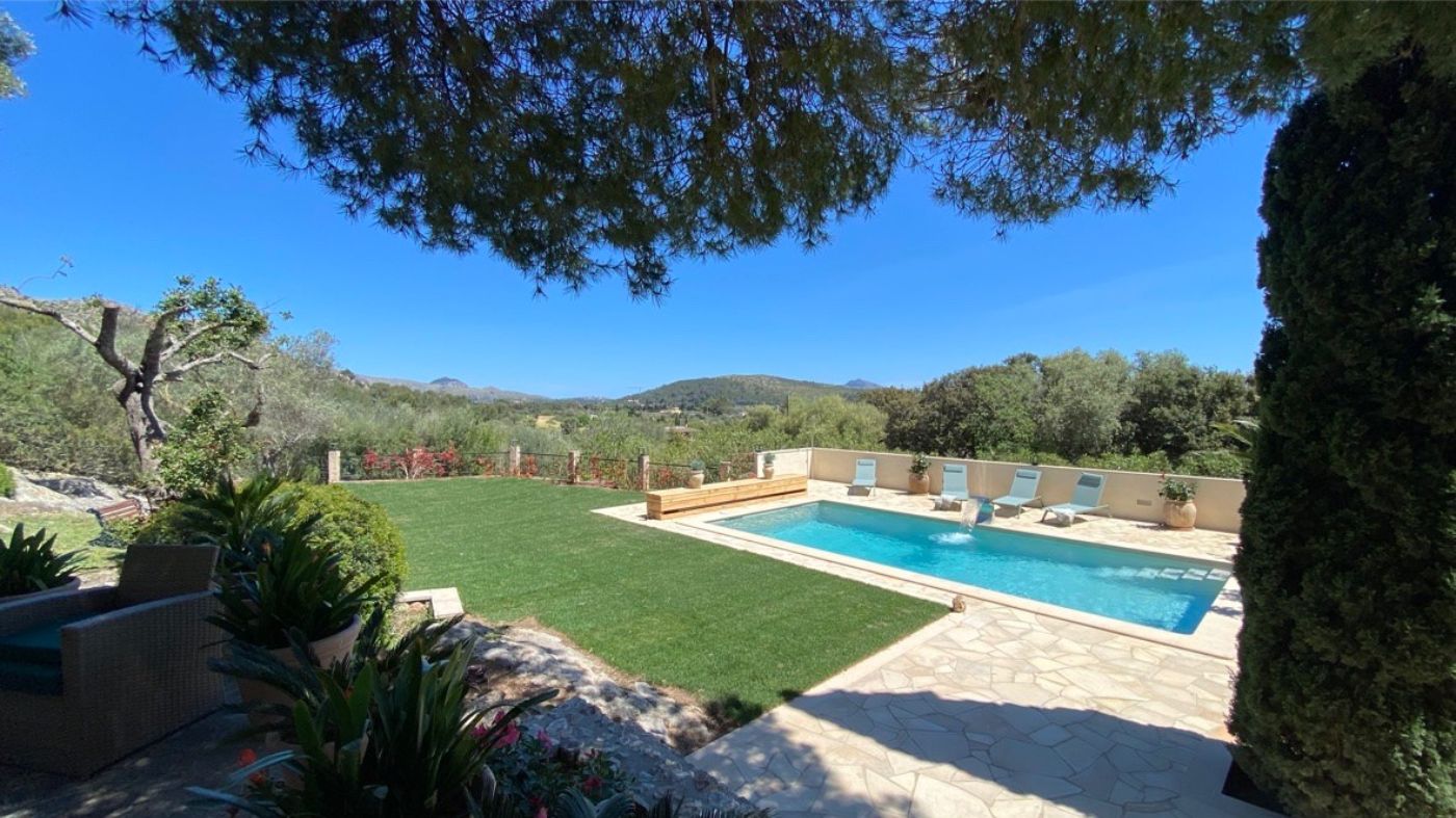 Pool and gardens at Villa Esplendor