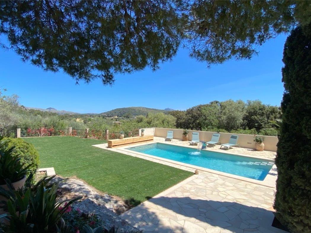 Pool and gardens at Villa Esplendor