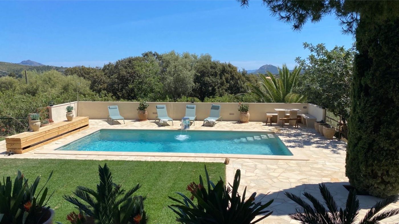 Pool and gardens at Villa Esplendor