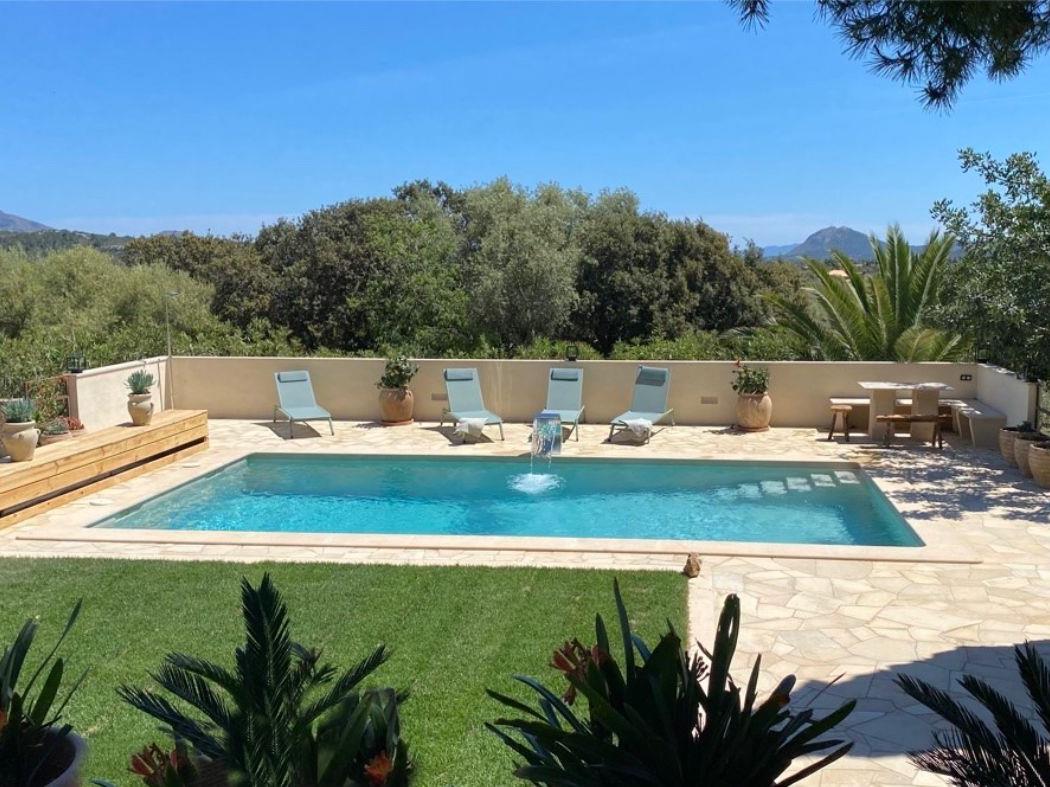 Pool and gardens at Villa Esplendor