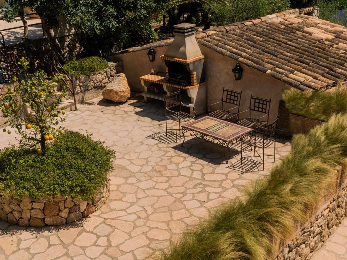 Terrace with BBQ at Villa Esplendor