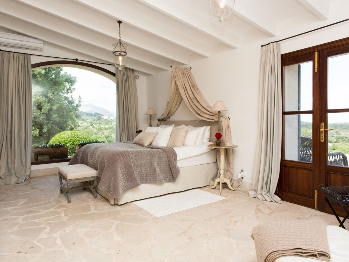 Double bedroom with garden view at Villa Maria, Mallorca