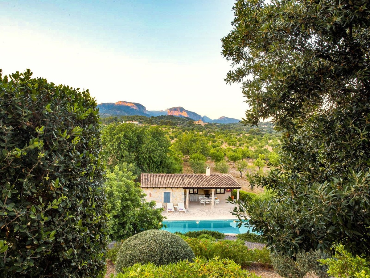 View of pool and garden at Villa Maria, Mallorca