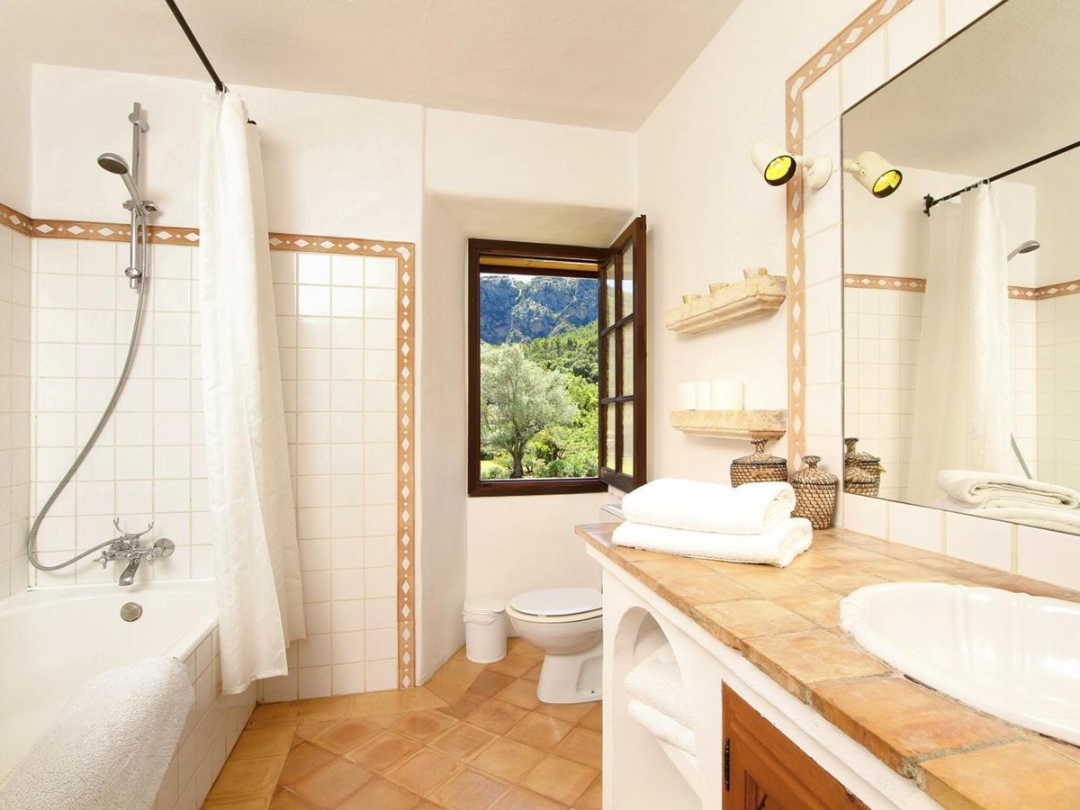 Bathroom in Villa Poligono, Mallorca