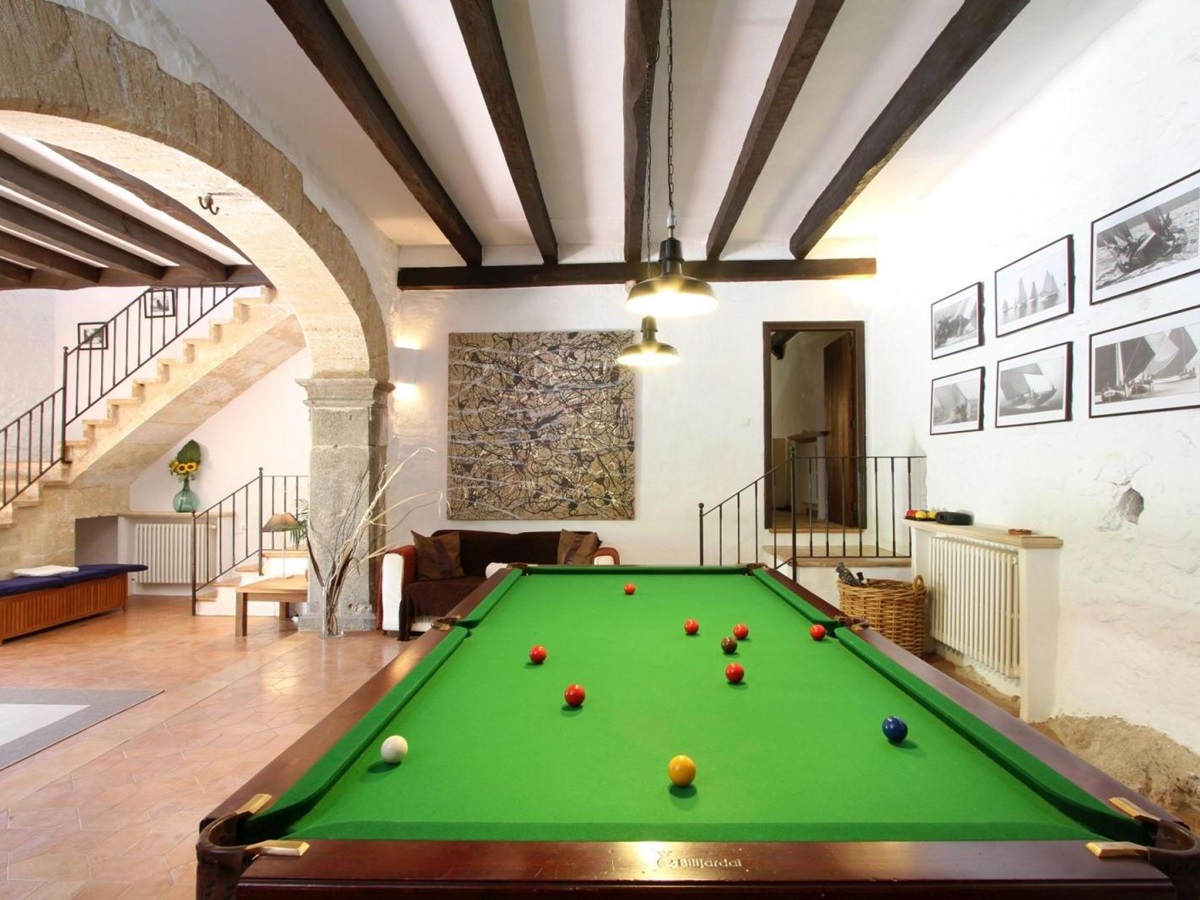 Pool table in Villa Poligono, Mallorca