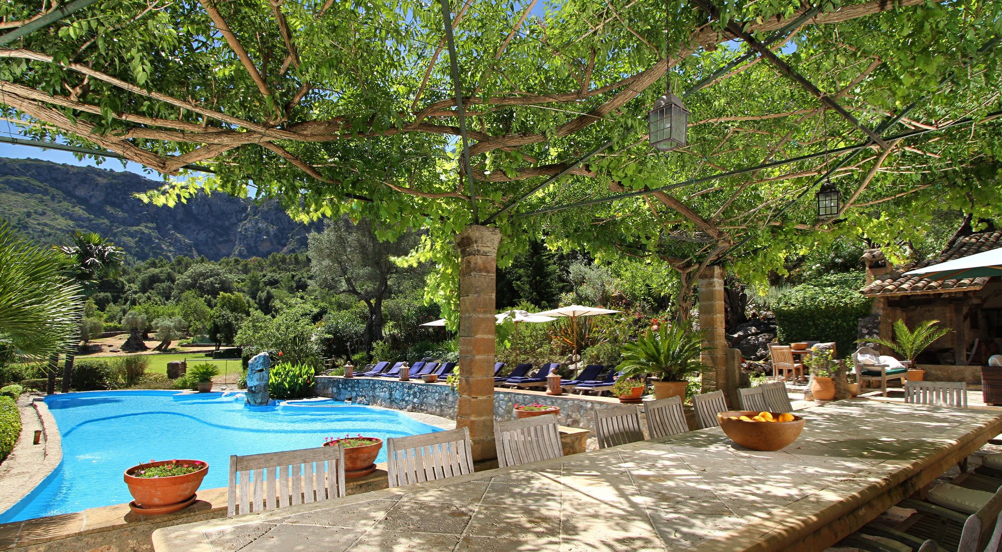The swimming pool with terrace of Villa Poligono in Mallorca