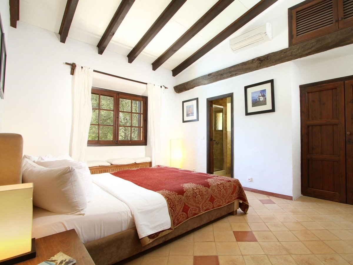 Double bedroom in Villa Poligono, Mallorca