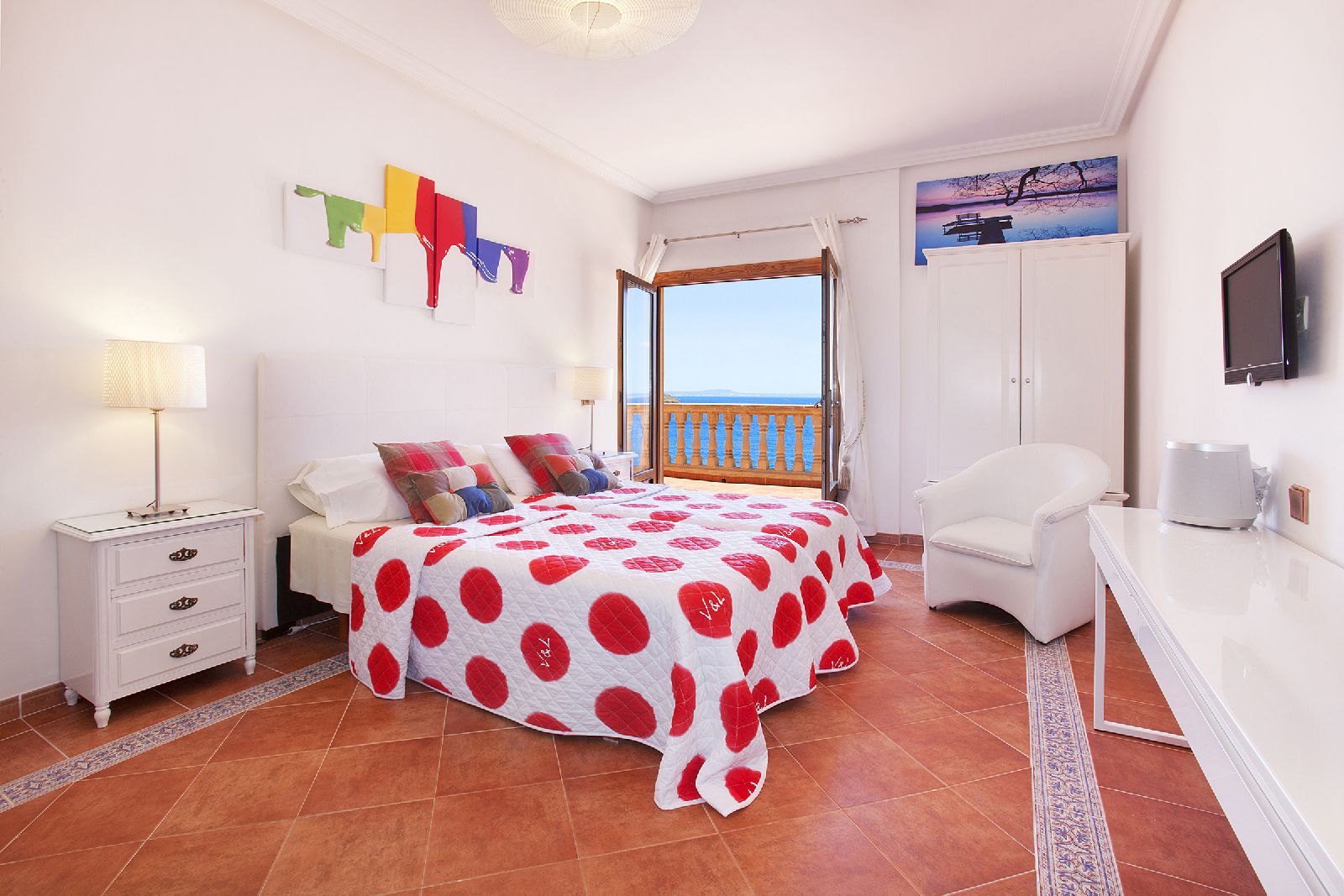Colourful guest room at Villa Santuario in Mallorca