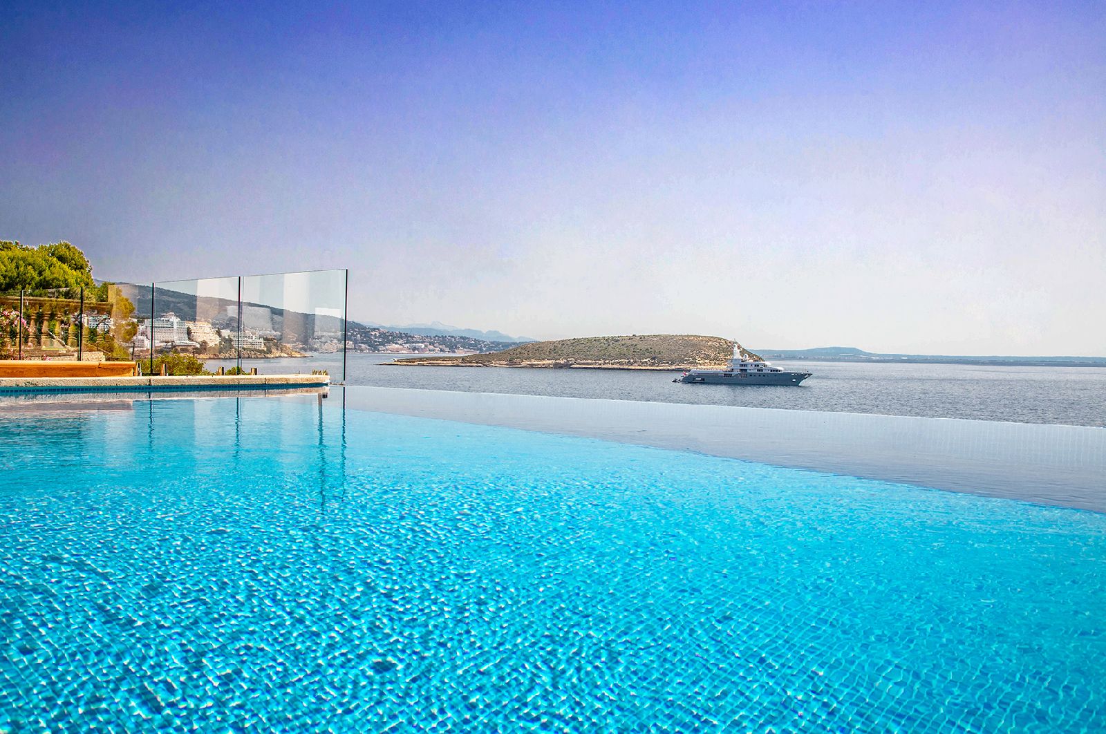 Swimming pool at Villa Santuario in Mallorca