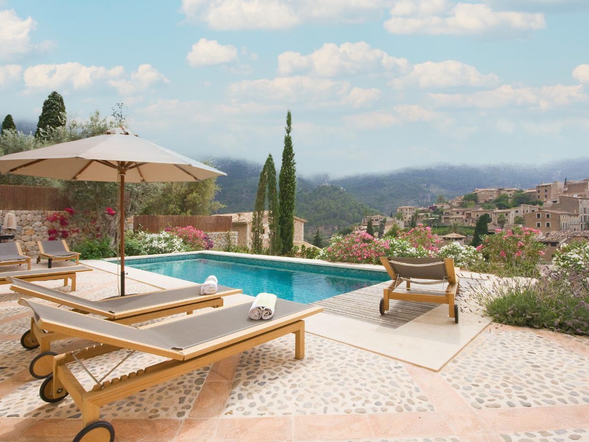 Pool with sun loungers at Villa Serena