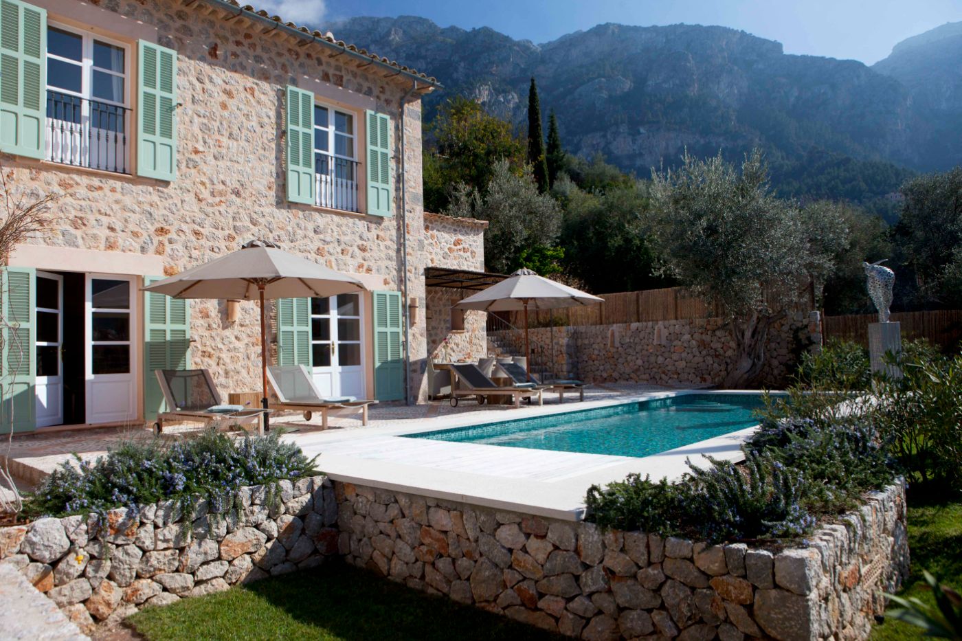 Exterior view of the house and pool at Villa Serena