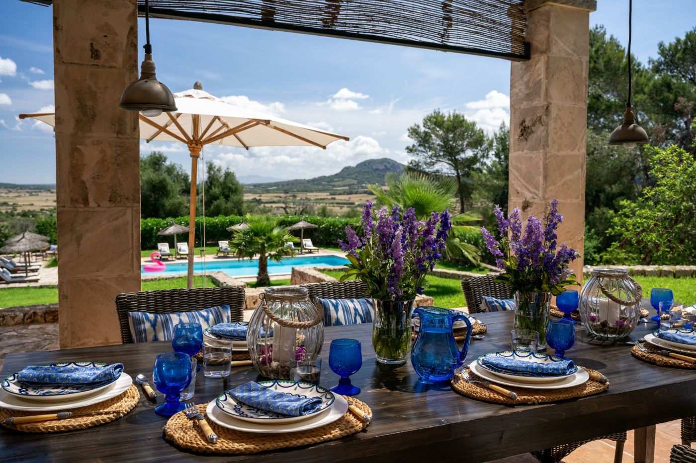Outdoor dining area at Villa Sineu Vista