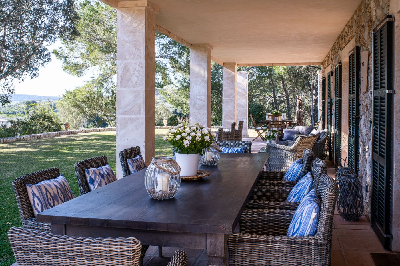 Outdoor dining area at Villa Sineu Vista