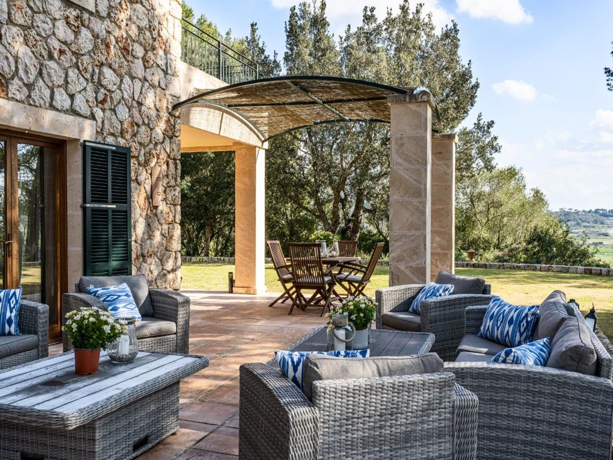 Outdoor seating area at Villa Sineu Vista