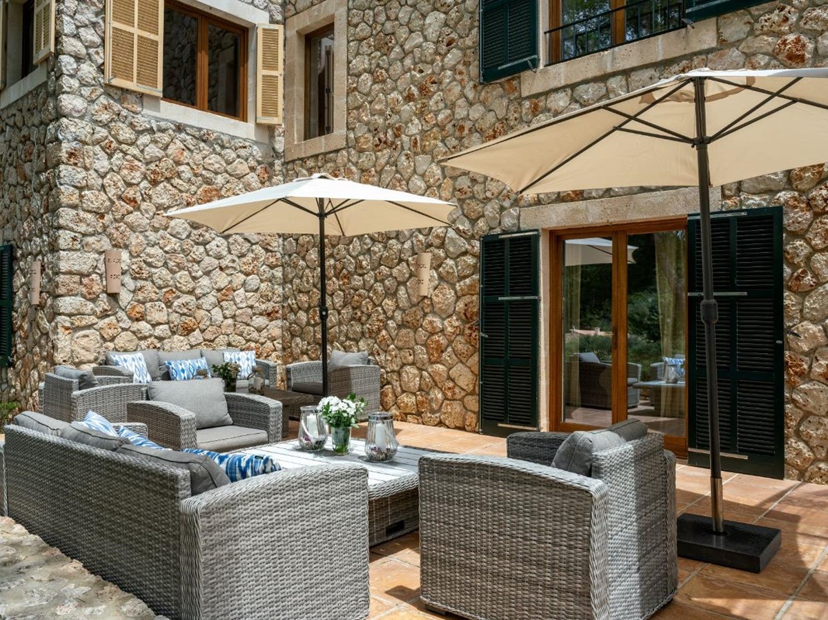 Outdoor seating area at Villa Sineu Vista