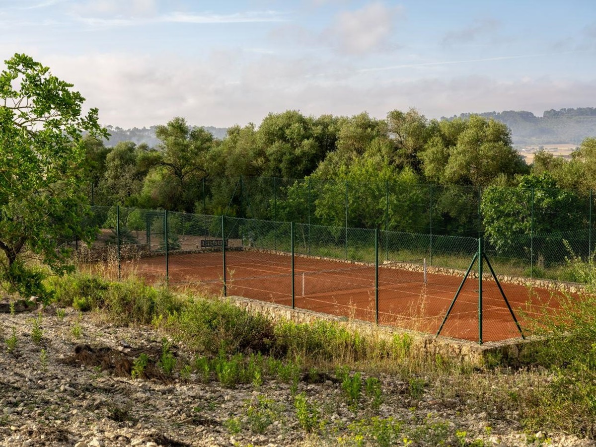 Tennis court at Villa Sineu Vista