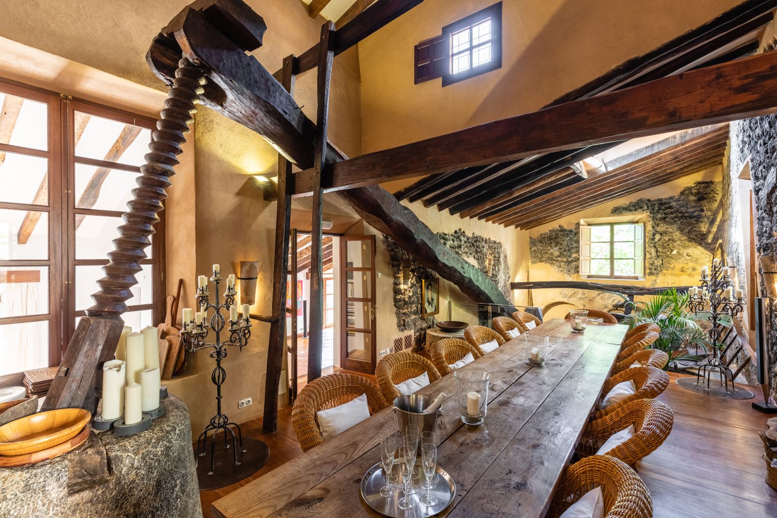 the dining room at villa trapiche