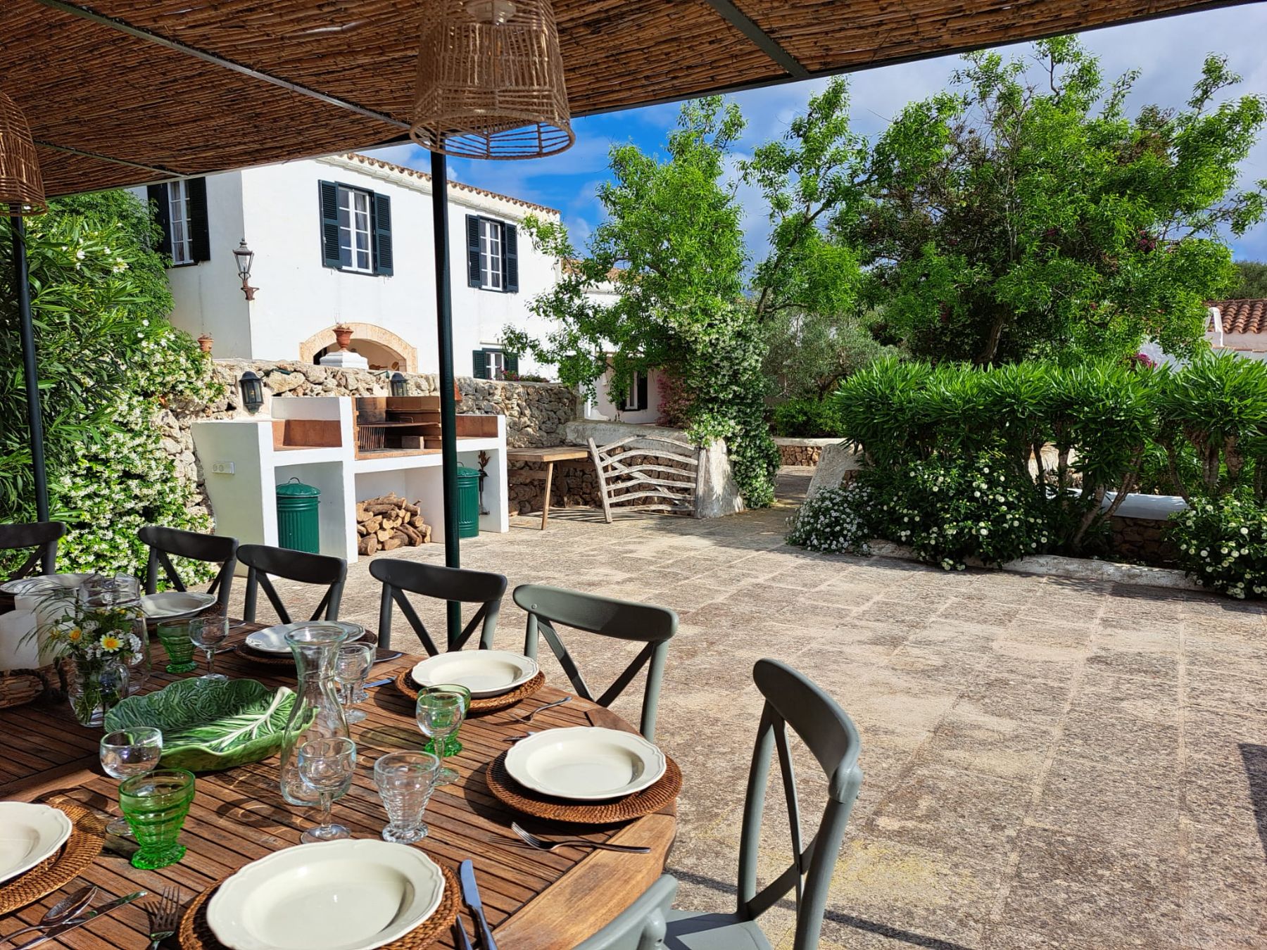 finca-tortuga-menorca-outdoor-dining-5