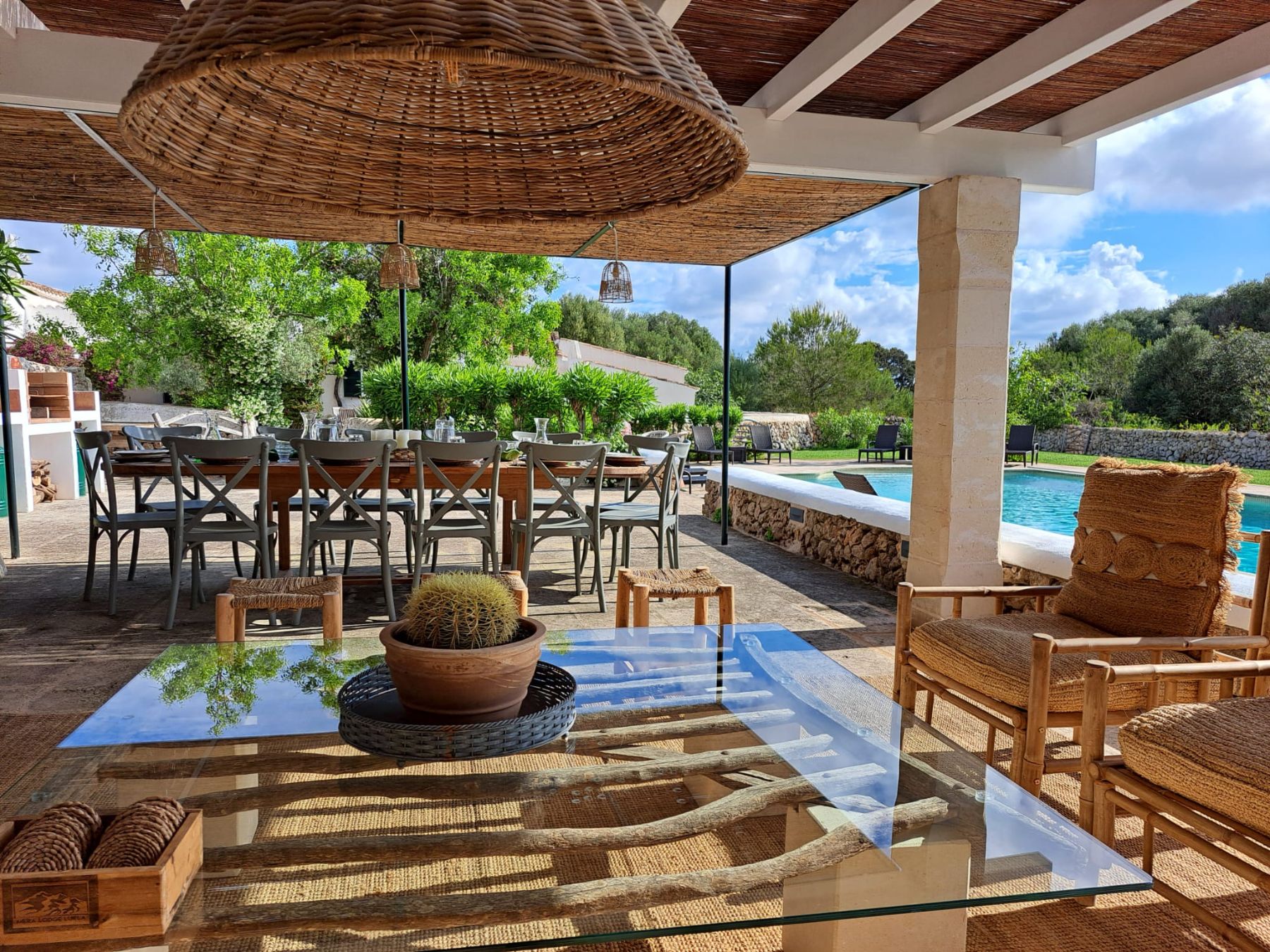 finca-tortuga-menorca-outdoor-dining