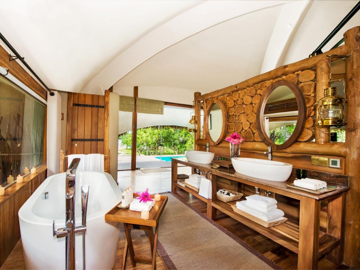 guest bathroom at Chena Huts in Yala National Park in Sri Lanka