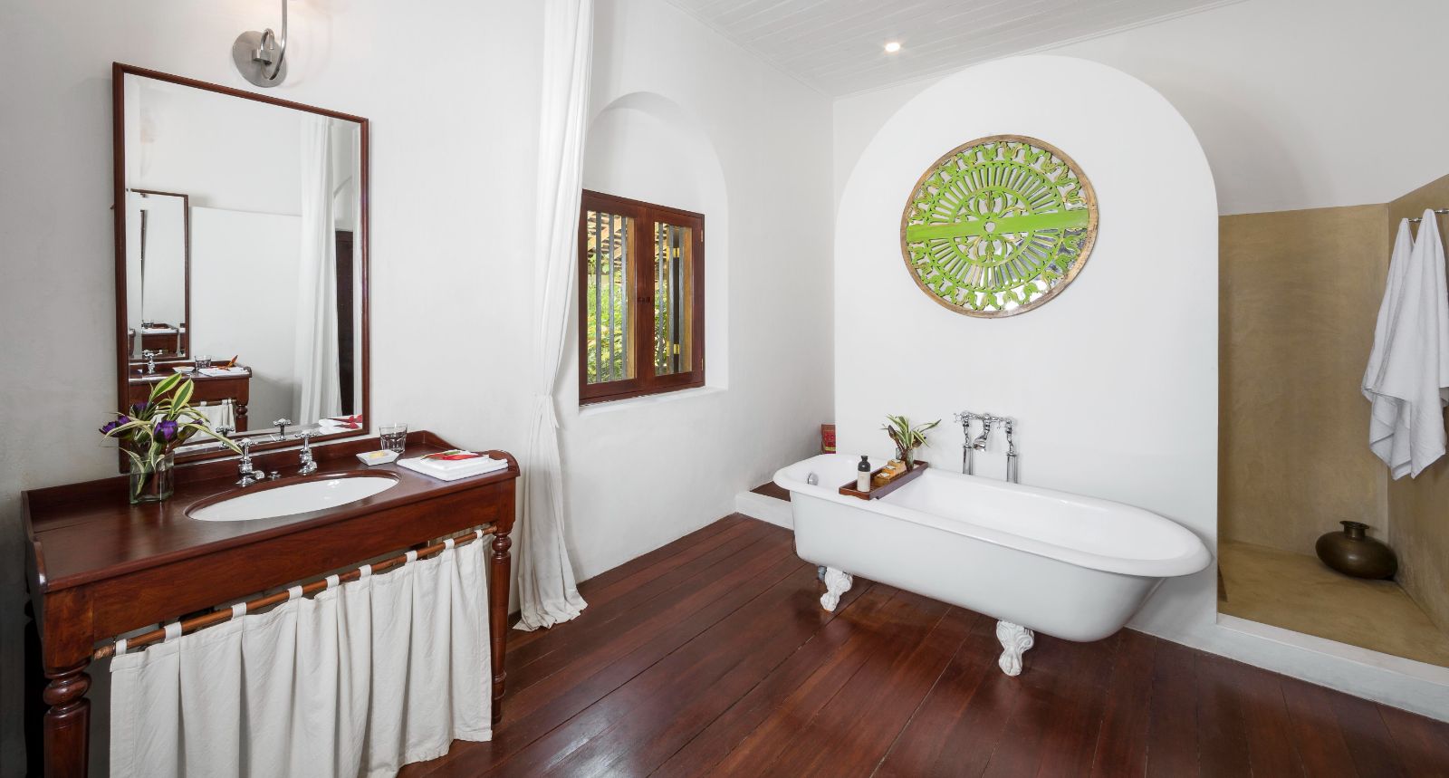 Lime Butterfly suite bathroom at The kandy house in Sri Lanka