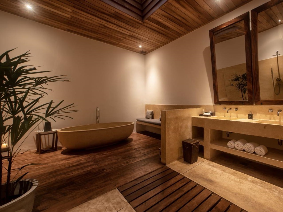 Guest bathroom at The Wallawwa in Sri Lanka