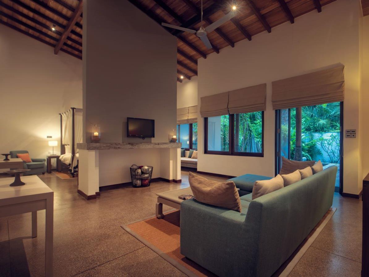 guest suite lounge at The Wallawwa in Sri Lanka