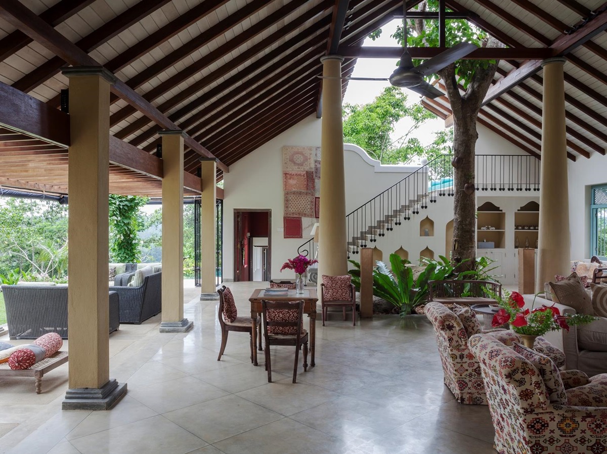 dining at sisindu t, Sri Lanka
