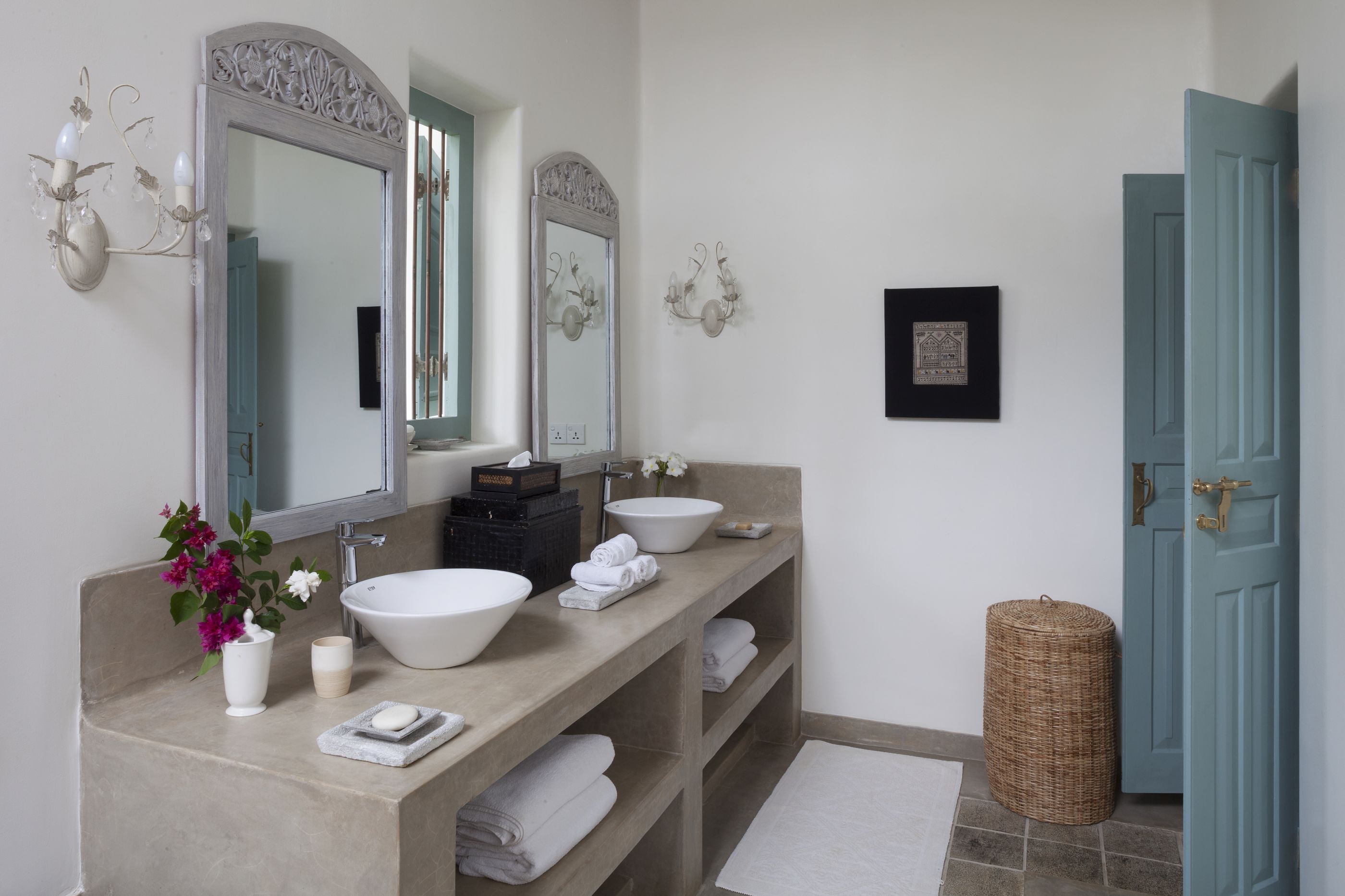 bathroom in sisindu t, sri lanka