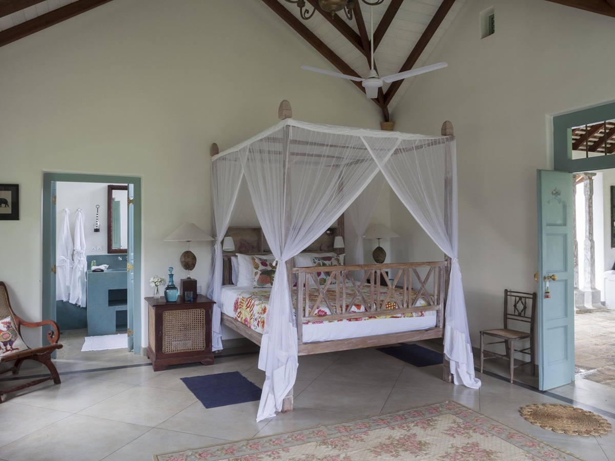 double bedroom in sisindu t, sri lanka