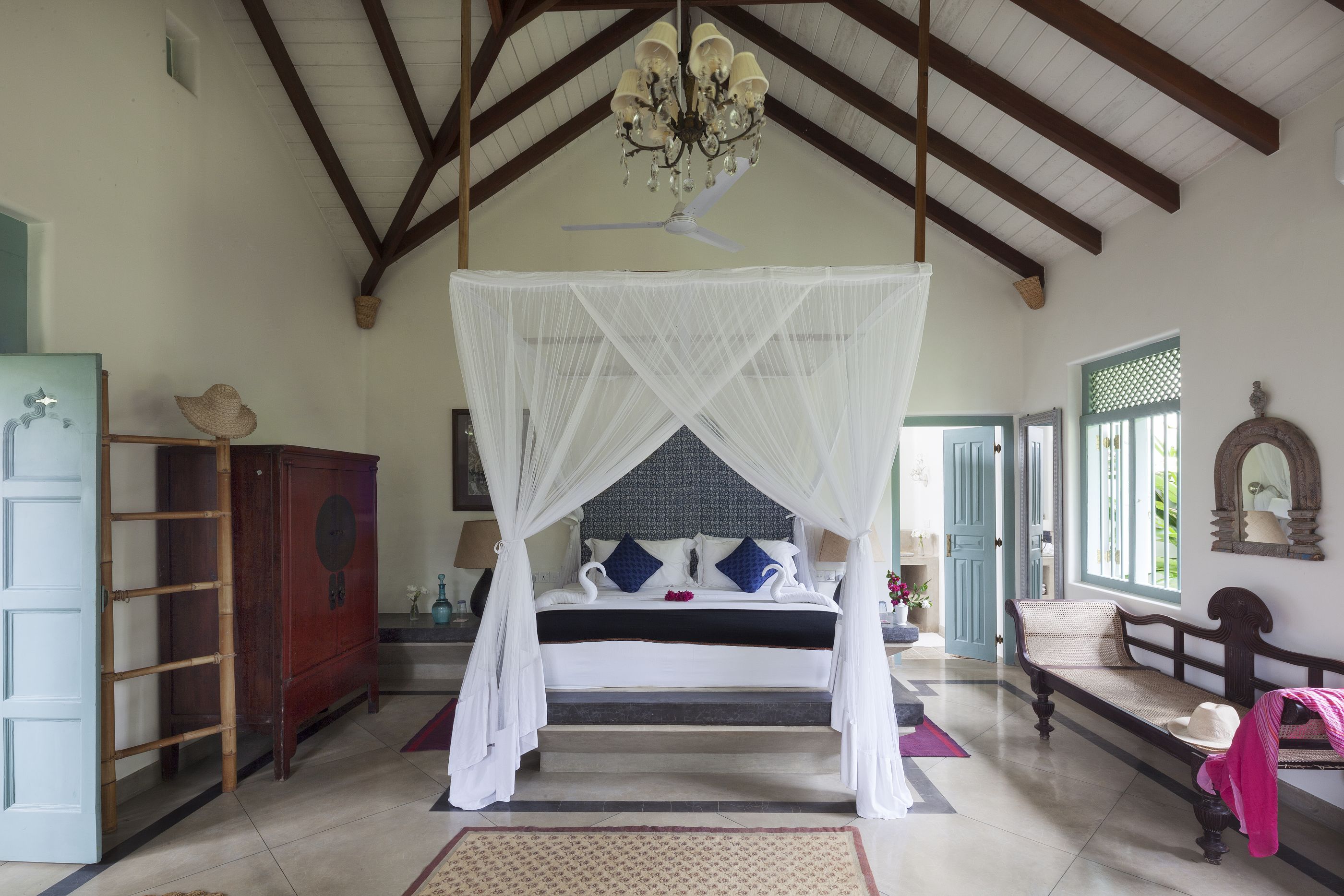 double bedroom in sisindu t, sri lanka