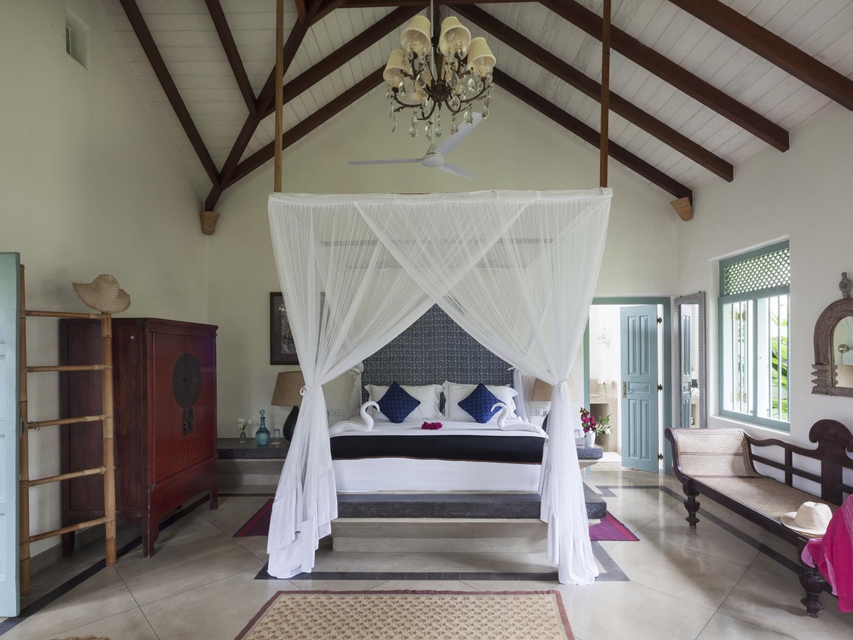 double bedroom in sisindu t, sri lanka