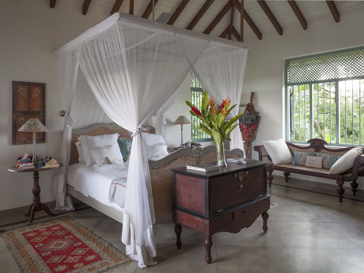 double bedroom in sisindu t, sri lanka