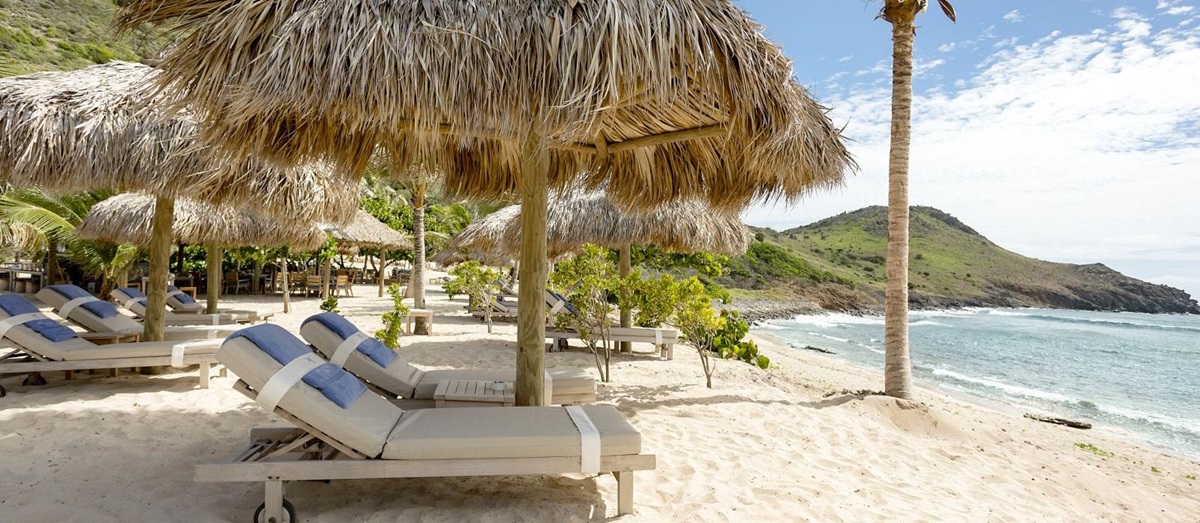 Sunbeds and umbrellas on the beach at Hotel Le Toiny