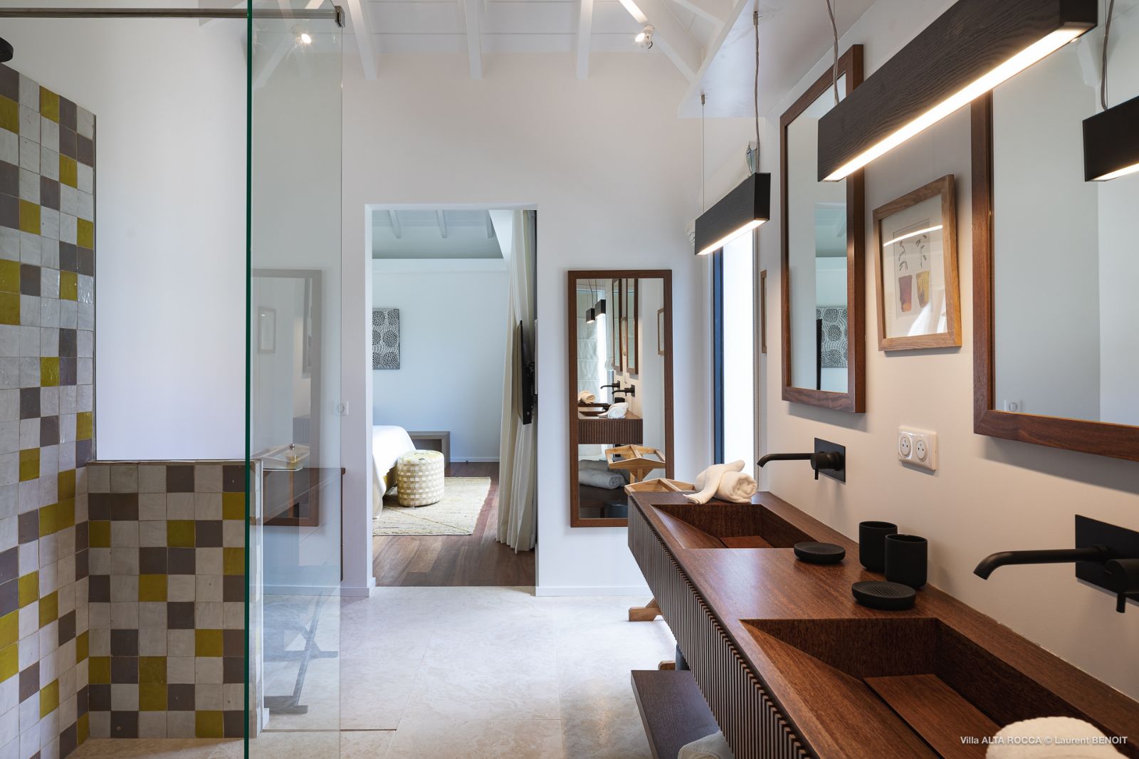 Bathroom with basins and tiling